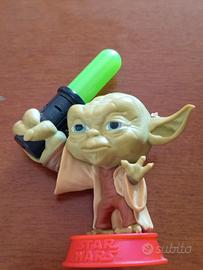 Yoda Star Wars spada laser verde base rossa