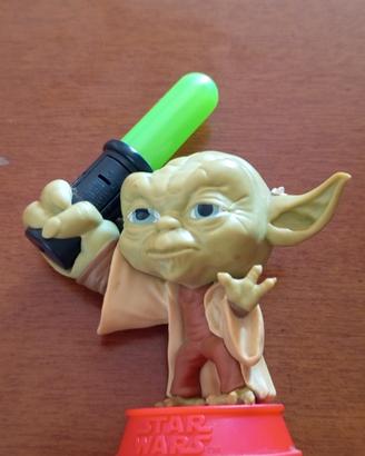 Yoda Star Wars spada laser verde base rossa