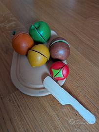 Frutta in legno da tagliare