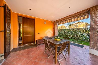 VILLA A SCHIERA A MODENA