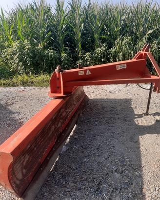 Lama livellatore idraulico per trattore 