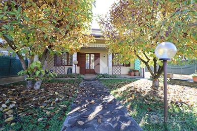 PORZIONE DI BIFAMILIARE A PORTO MANTOVANO