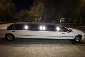 LIMOUSINE LINCOLN TOWN CAR