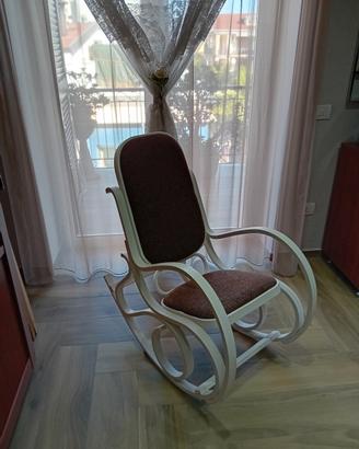 sedia a dondolo in legno bianco 