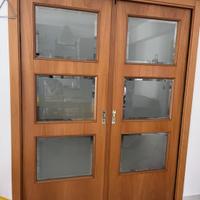 Porta due ante scorrevole