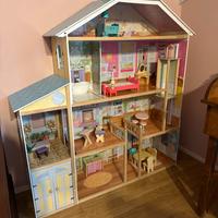 Casa delle bambole in legno