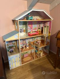 Casa delle bambole in legno