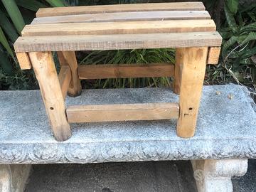 Mini panca in legno fatta a mano