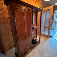 Mobile da ingresso in classico legno scuro