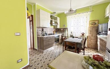 QUADRILOCALE LIBERO SU TRE LATI CON BOX AUTO