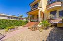 villa-caposchiera-in-contesto-privato