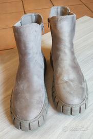 Stivaletti scamosciati invernali