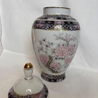 Vaso in porcellana dipinto a mano