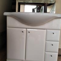 mobile da bagno con specchiera