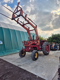 Trattore con Forca 90 cv 4 cilindri