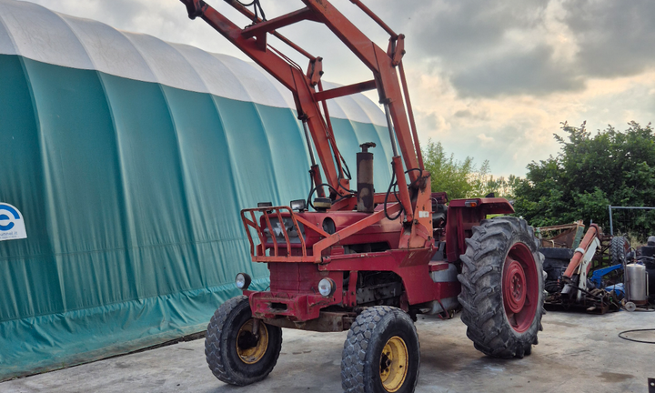 Trattore con Forca 90 cv 4 cilindri