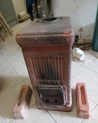 Stufa antica in cotto da arredo 