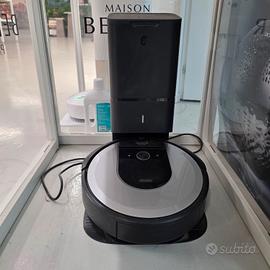 roomba j7 con colonnina di scarico