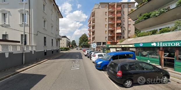 Camera doppia con posto auto a Monza