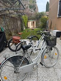 Tre bicicletta in blocco