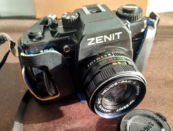 Fotocamera vintage Zenit 122 a rullino