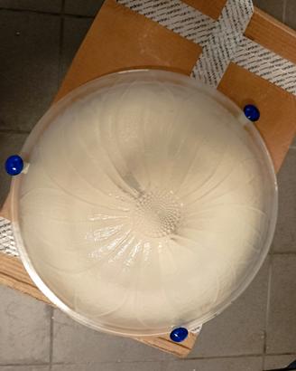 Plafoniera  in vetro satinato con dettagli blu