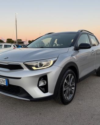KIA STONIC 1.4 MPI 100 CV STULE PACK FULL LED NY19