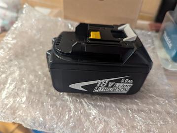 NUOVA batteria 18v 5Ah  + adattatore USB Makita 