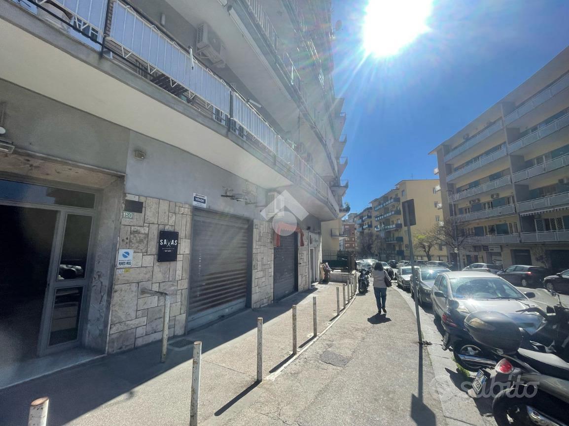 NEGOZIO A NAPOLI - Vista 2