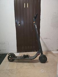 monopattino elettrico ninebot es2