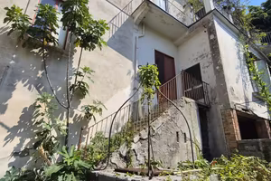 CASA SEMINDIPENDENTE A MONTESARCHIO
