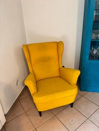 Poltrona IKEA STRANDMON gialla senape