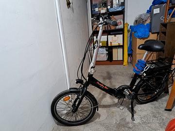 Bici elettrica pieghevole