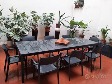 Tavolo e sedie da giardino