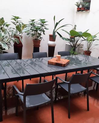 Tavolo e sedie da giardino