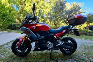 BMW F900XR