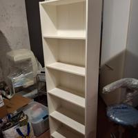 Piccola libreria IKEA.
