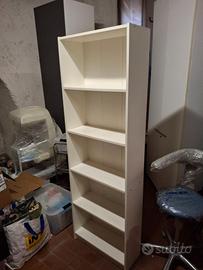 Piccola libreria IKEA.