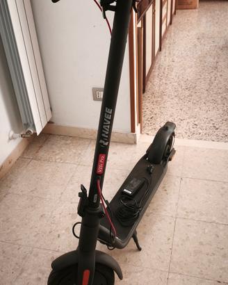 monopattino elettrico NAVEE V25i Pro