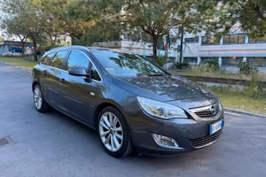 Opel Astra 1.7 CDTI 110CV Cosmo OK NEOPATENTATI