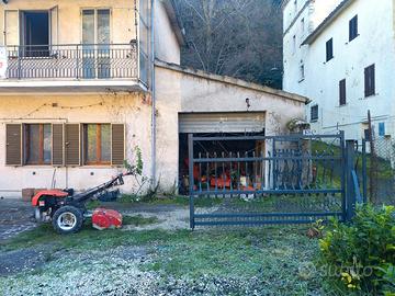 Villa singola con terreno circostante