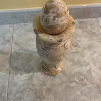 Vaso e uova in alabastro egiziano
