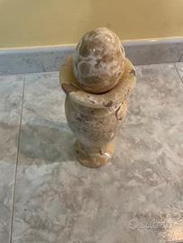 Vaso e uova in alabastro egiziano