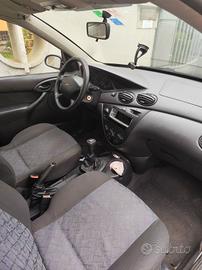 FORD FOCUS 14 BENZINA +GPL anno 2000