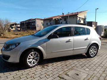 Opel Astra 5 PORTE non funzionante 
