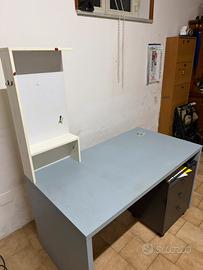 Scrivania e cassettiera