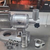 TRITACARNE E GRATTUGIA PROFESSIONALE 