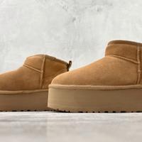 Stivali da neve UGG con tacco alto gambale corto39