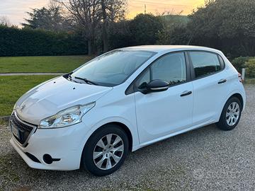 Peugeot 208 van