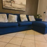 Divano letto con penisola.